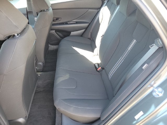 Used 2025 Hyundai Elantra Sport FWD image 26