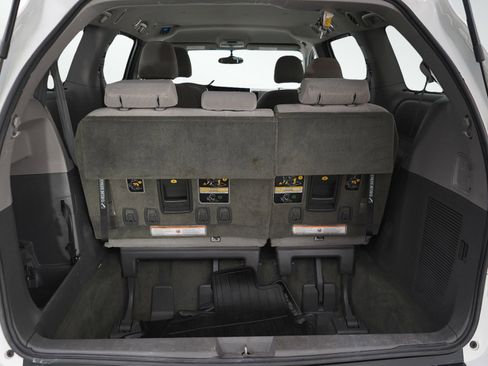 Used 2017 Toyota Sienna LE image 11