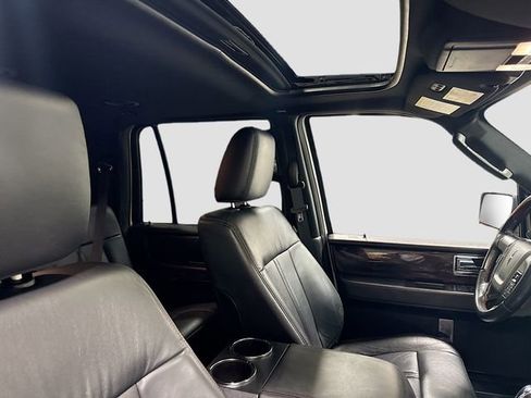 Used 2017 Lincoln Navigator L Reserve image 34