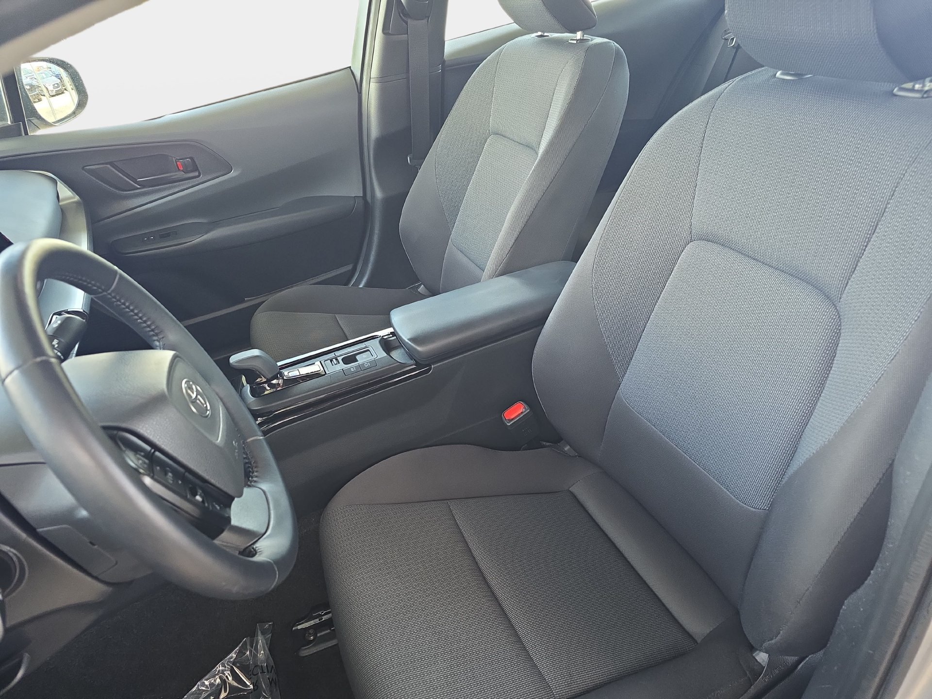 Used 2025 Toyota Prius LE FWD image 14