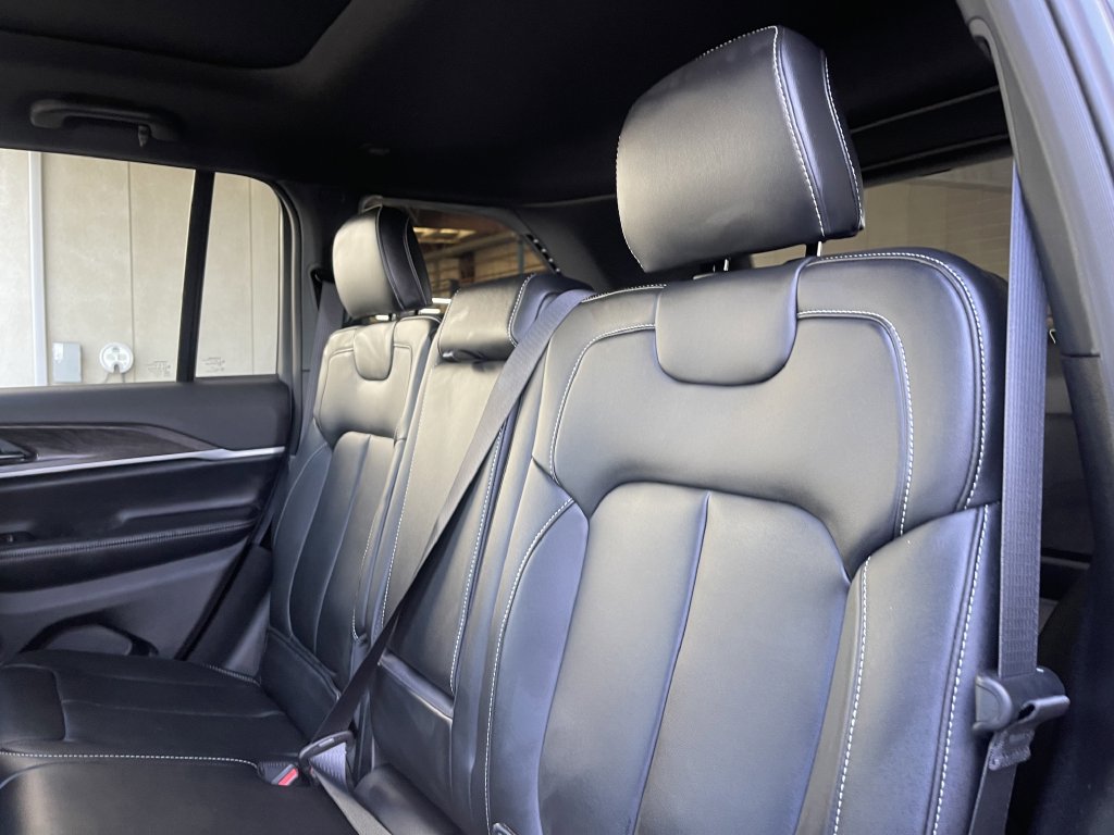 New 2026 Jeep Grand Cherokee Limited w/ Limited Altitude Package AWD/4WD image 18