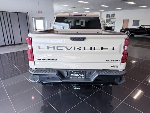 Used 2023 Chevrolet Silverado 1500 Custom Trail Boss w/ LPO, Dark Essentials Package AWD/4WD image 14