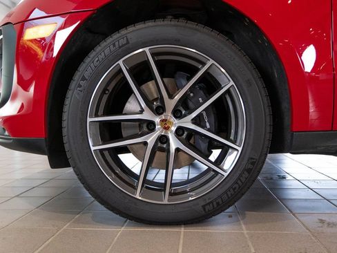 Certified 2026 Porsche Macan AWD/4WD image 11