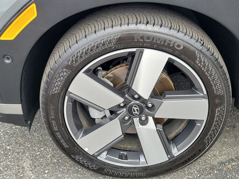 Certified 2025 Hyundai Santa Fe Limited AWD/4WD image 7
