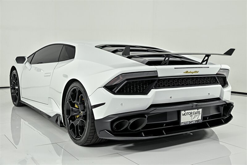 Used 2016 Lamborghini Huracan LP 580-2 RWD image 8