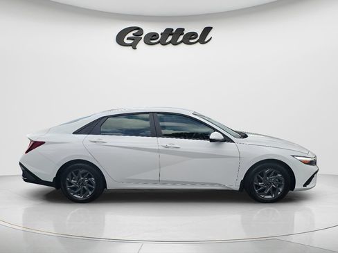 Certified 2024 Hyundai Elantra SEL FWD image 4