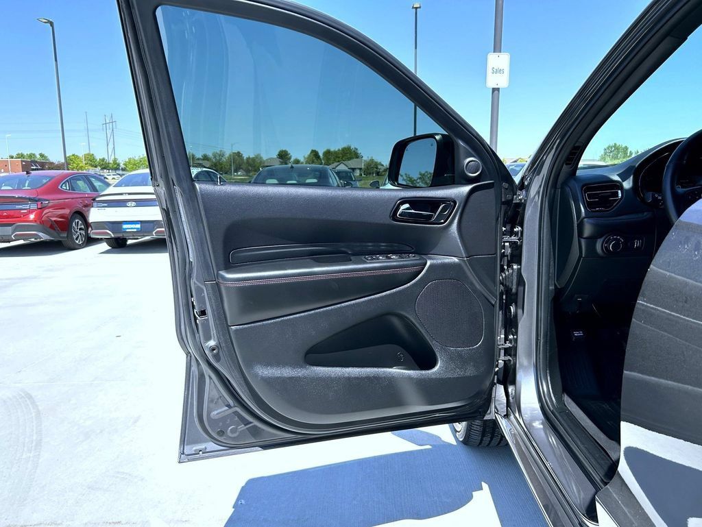 Used 2025 Dodge Durango GT w/ Blacktop Package AWD/4WD image 10
