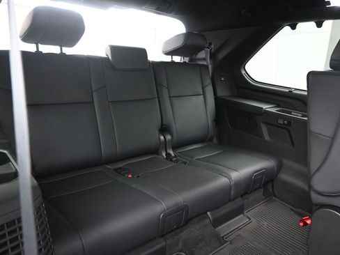 Used 2025 Toyota Sequoia Platinum AWD/4WD image 15