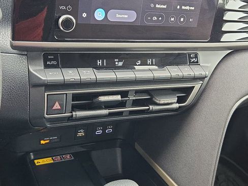 Used 2025 Toyota Camry LE image 35