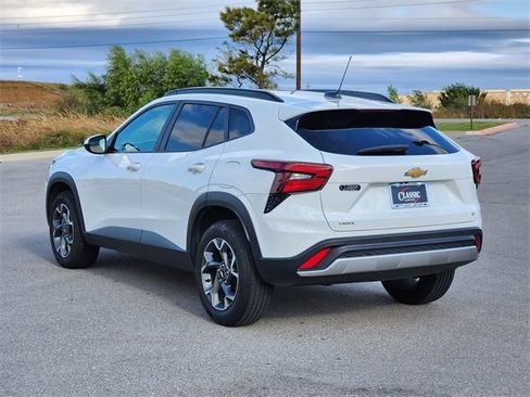 Used 2024 Chevrolet Trax LT image 5