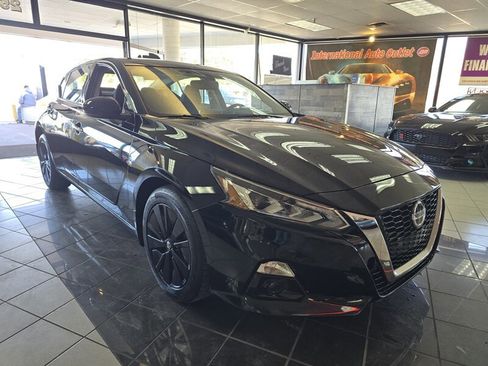 Used 2020 Nissan Altima 2.5 SV image 3