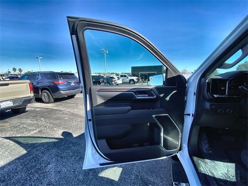 Used 2025 Chevrolet Silverado 1500 LT image 13