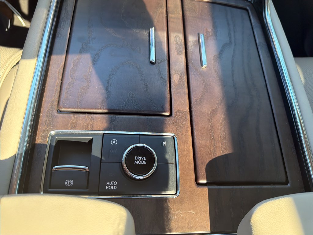 Used 2024 Lincoln Navigator Premiere AWD/4WD image 24