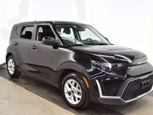 Used 2025 Kia Soul LX w/ LX Technology Package image 2