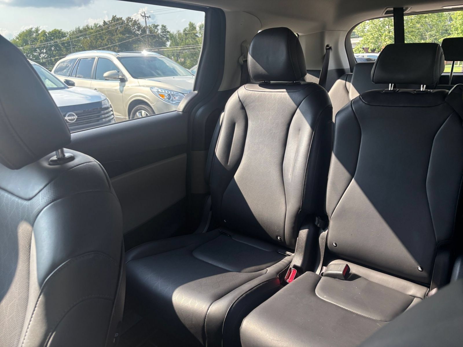 Used 2026 Kia Carnival FWD image 41