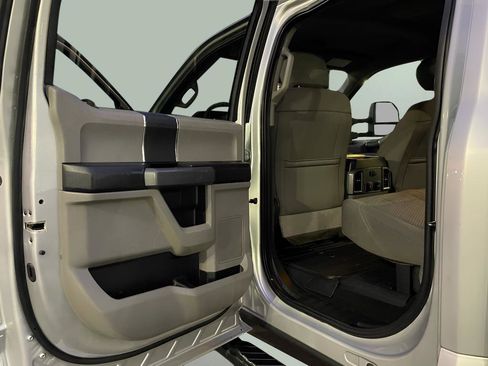 Used 2018 Ford F250 XLT w/ XLT Value Package image 16