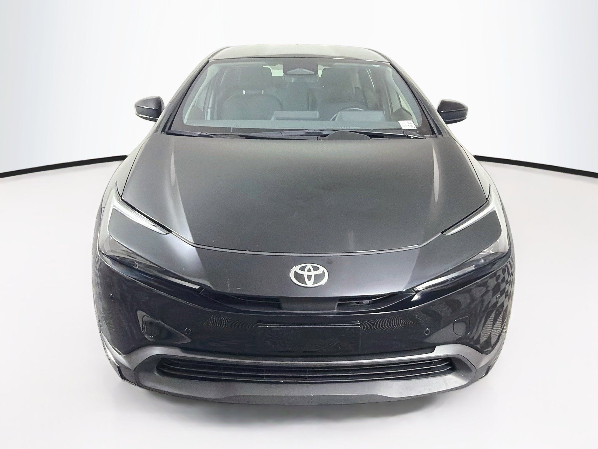Used 2025 Toyota Prius LE FWD image 2