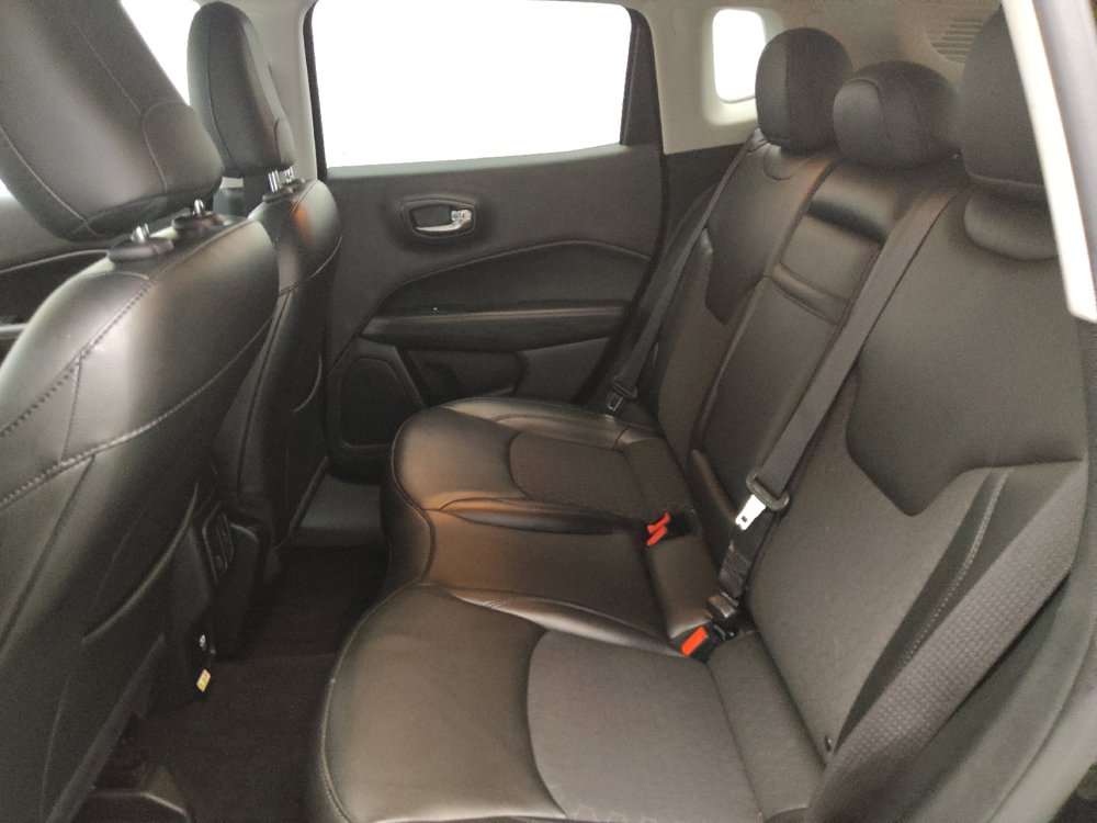 Used 2019 Jeep Compass Latitude FWD image 18