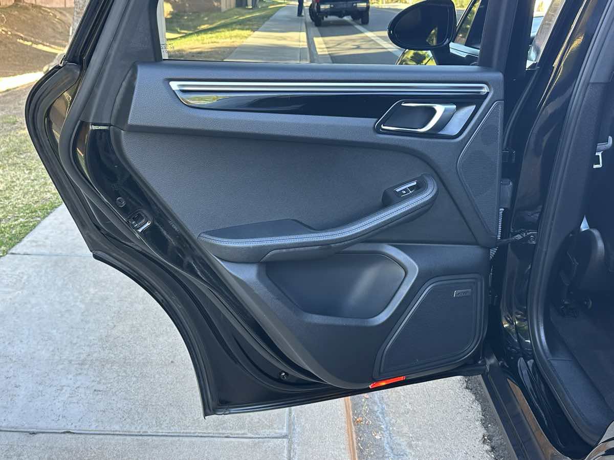 Used 2018 Porsche Macan AWD/4WD image 48