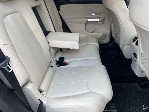 Used 2022 Mercedes-Benz GLB 250 4MATIC image 11