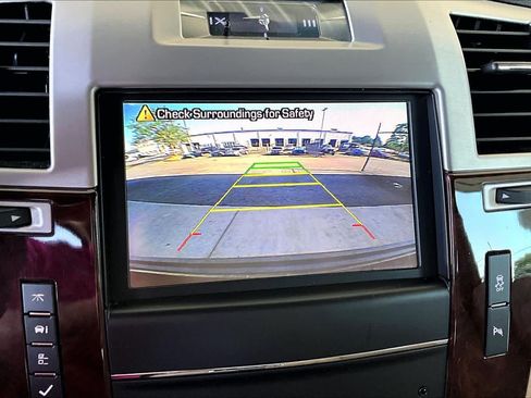 Used 2013 Cadillac Escalade Luxury RWD image 28