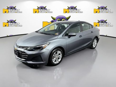 Used 2019 Chevrolet Cruze LT FWD image 1