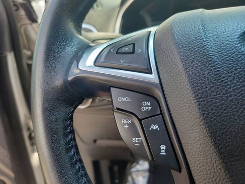 Used 2019 Ford Edge Titanium FWD image 19