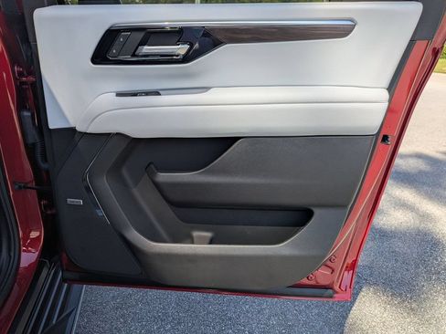 New 2026 Chevrolet Suburban Premier AWD/4WD image 37