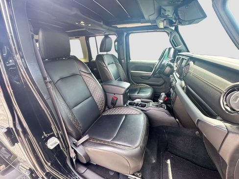Used 2022 Jeep Wrangler Unlimited Sahara AWD/4WD image 32