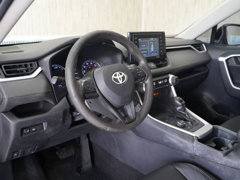 Used 2021 Toyota RAV4 LE AWD/4WD image 11