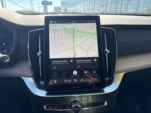 Certified 2025 Volvo XC90 B6 Plus image 23