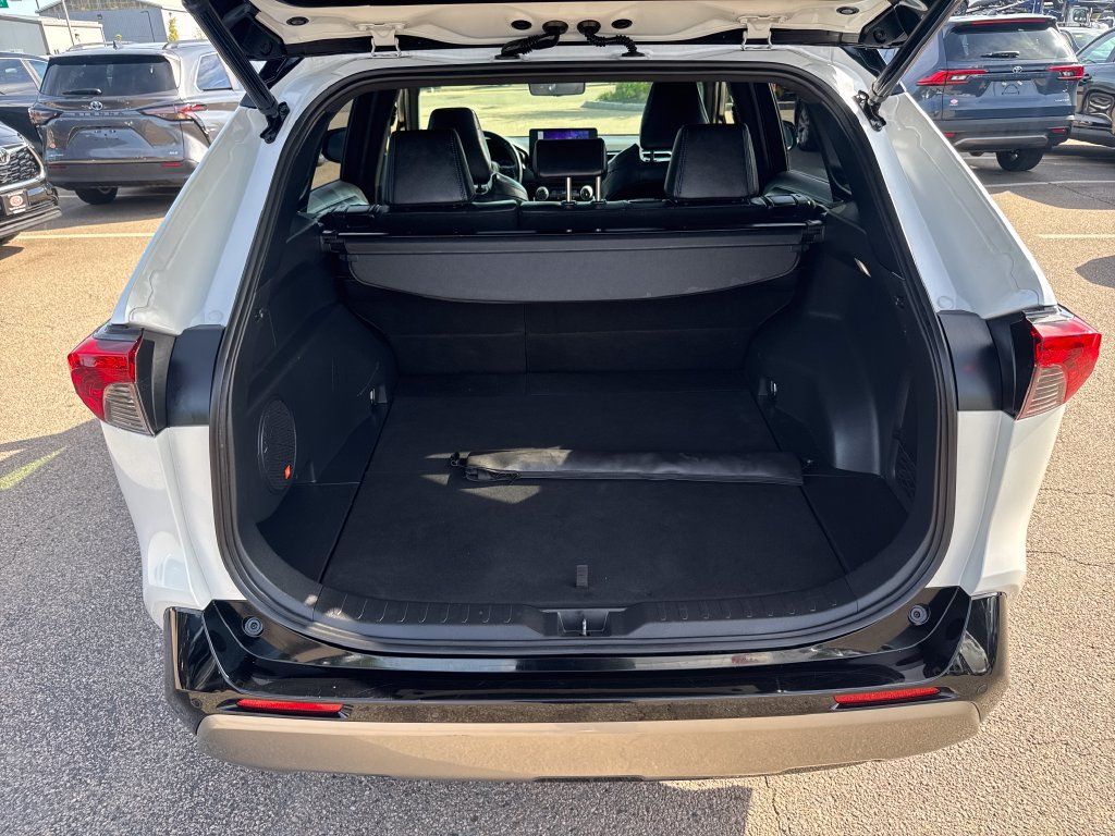 Used 2023 Toyota RAV4 XSE AWD/4WD image 7
