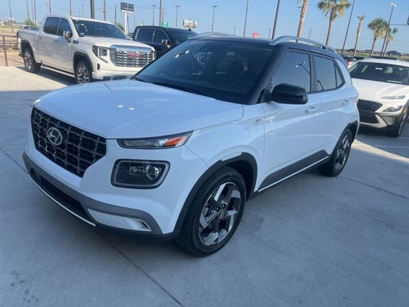 Certified 2022 Hyundai Venue Limited w/ Cargo Package image 1