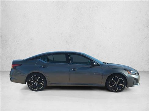 Used 2024 Nissan Altima 2.5 SR image 4