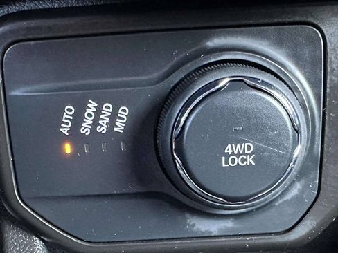 Used 2022 Jeep Renegade Latitude AWD/4WD image 16