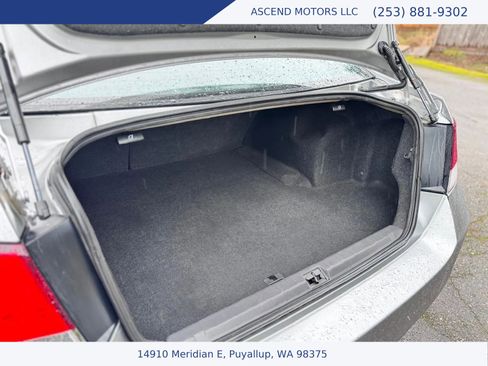 Used 2010 Subaru Legacy 2.5i Premium AWD/4WD image 16