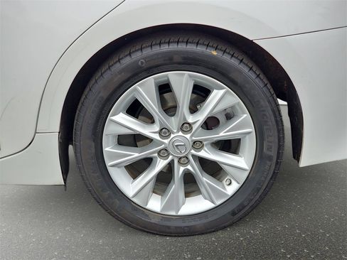 Used 2013 Lexus ES 300h image 33