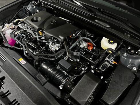 Used 2025 Toyota Camry XLE image 11