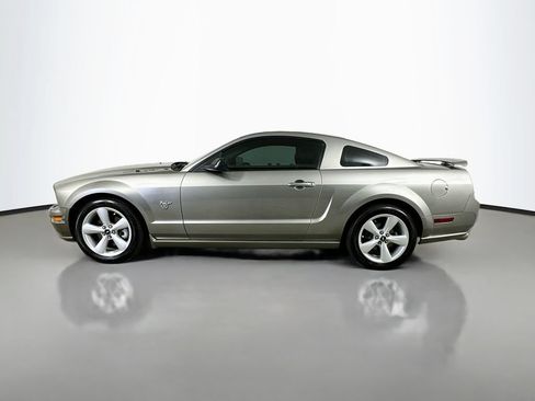Used 2009 Ford Mustang GT Premium RWD image 4