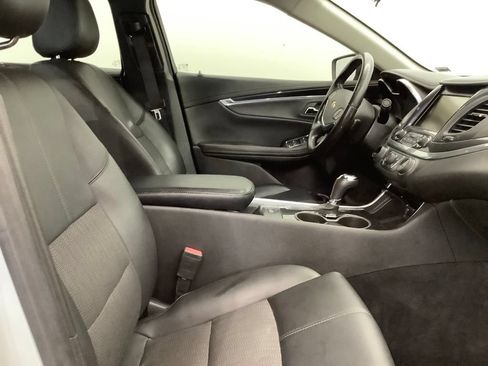Used 2019 Chevrolet Impala LT FWD image 28