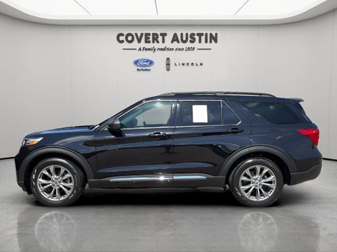 Used 2023 Ford Explorer XLT w/ Equipment Group 202A RWD image 2