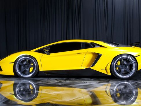 Used 2013 Lamborghini Aventador LP 700-4 image 2