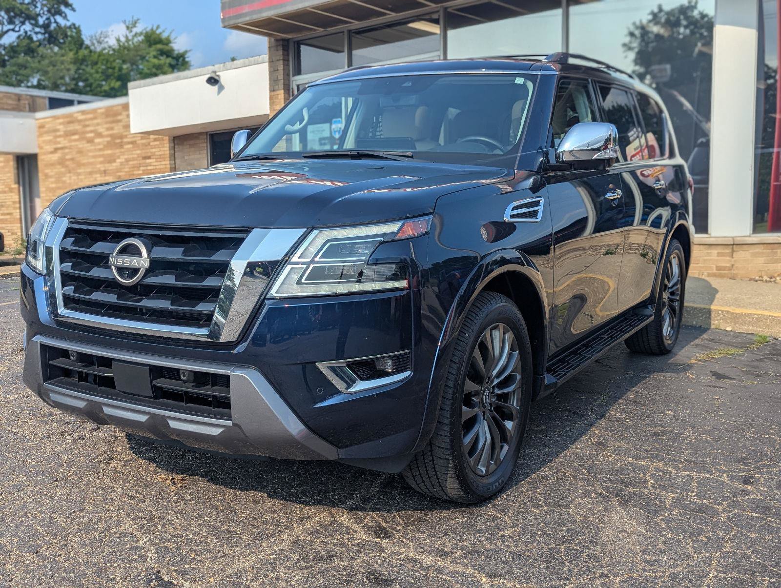Used 2023 Nissan Armada Platinum w/ Captain's Chairs Package AWD/4WD image 9