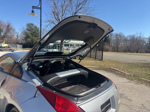 Used 2004 Nissan 350Z Enthusiast w/ Cargo Convenience Pkg image 23
