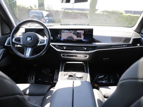Used 2024 BMW X7 xDrive40i w/ M Sport Package AWD/4WD image 14