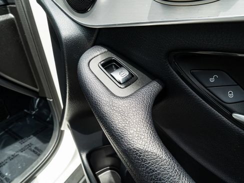 Used 2019 Mercedes-Benz GLC 300 4MATIC w/ Premium Package image 15