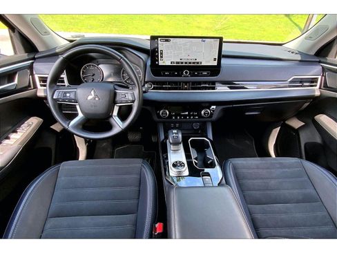 Used 2025 Mitsubishi Outlander SE FWD image 13