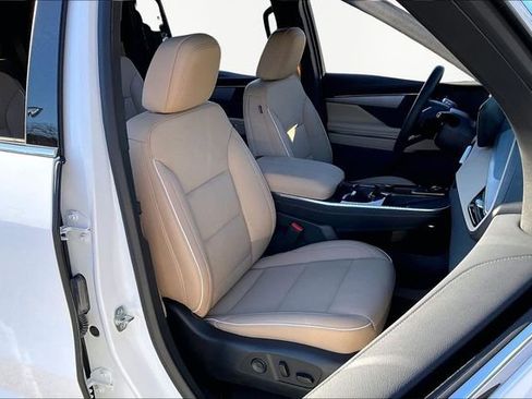 Used 2025 Buick Enclave Preferred w/ Power Package image 20