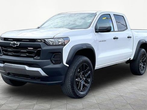 Used 2024 Chevrolet Colorado Trail Boss AWD/4WD image 3