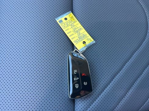 New 2026 Volkswagen Tiguan SE image 28